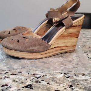 BC wedge sandal, sz 8 1/2  color tan